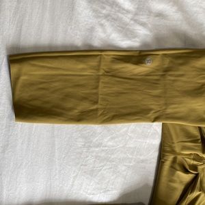 Lululemon size 8 legging crop length